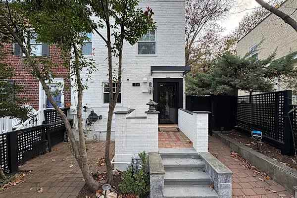 House sit in Alexandria, VA, US