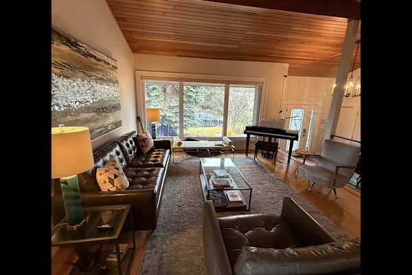 House sit in Edmonton, AB, Canada