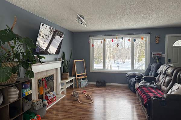 House sit in Gibbons, AB, Canada