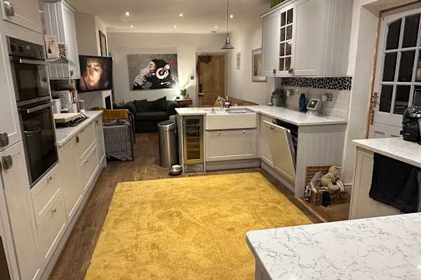 House sit in Guildford, United Kingdom