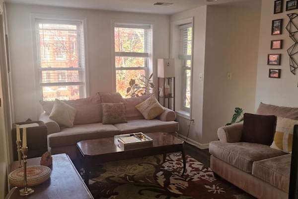 House sit in Washington, D.C., Washington, D.C., US