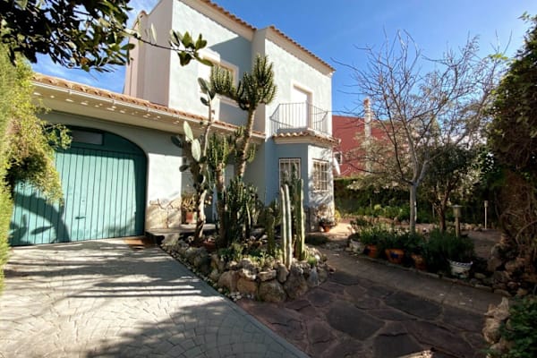 House sit in Llíria, Spain