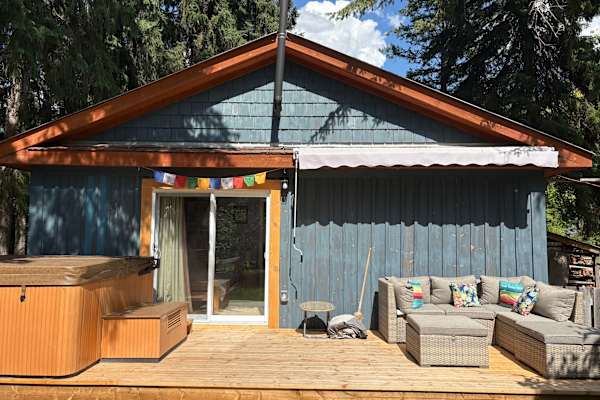 House sit in Golden, BC, Canada