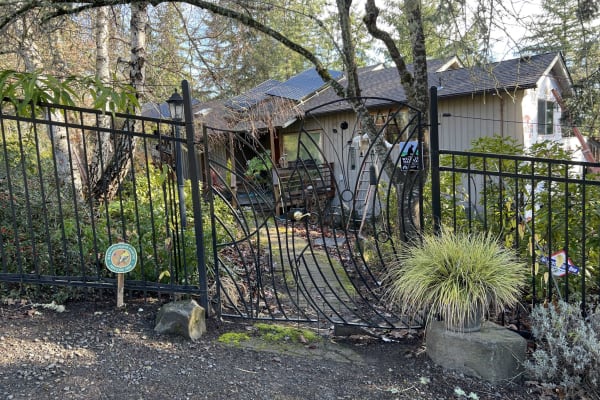 House sit in Eugene, OR, US