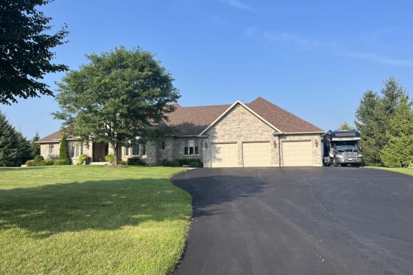 House sit in Bradford, ON, Canada