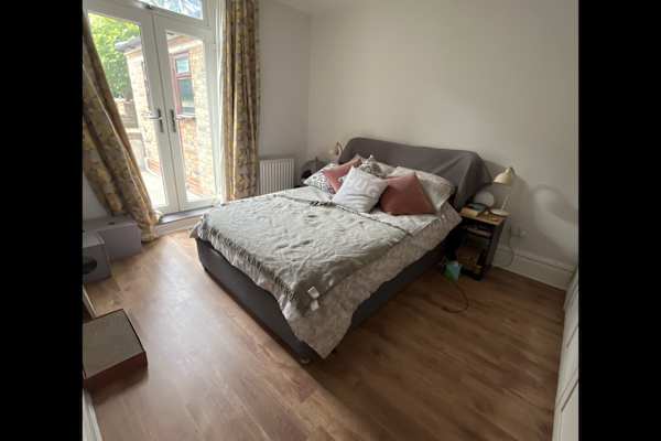 House sit in Ealing Broadway, United Kingdom