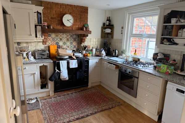 House sit in West Horsley, United Kingdom