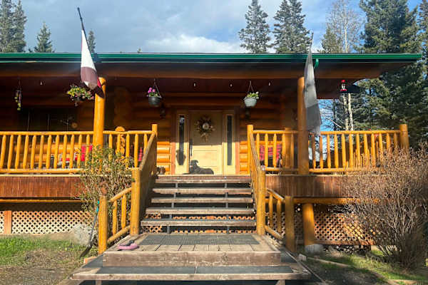 House sit in Cochrane, AB, Canada