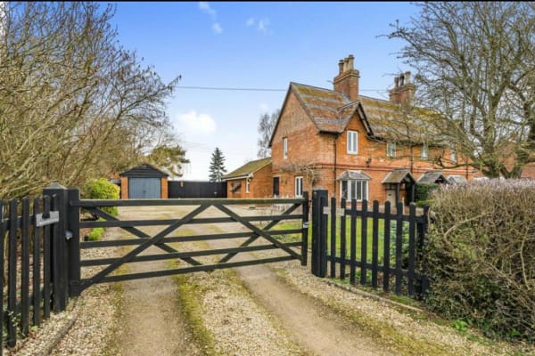 House sit in Malmesbury, United Kingdom