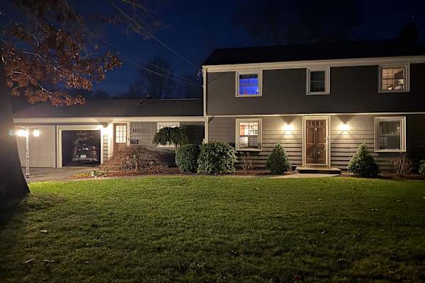 House sit in Barrington, RI, US