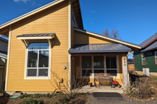 House sit in Silverton, OR, US