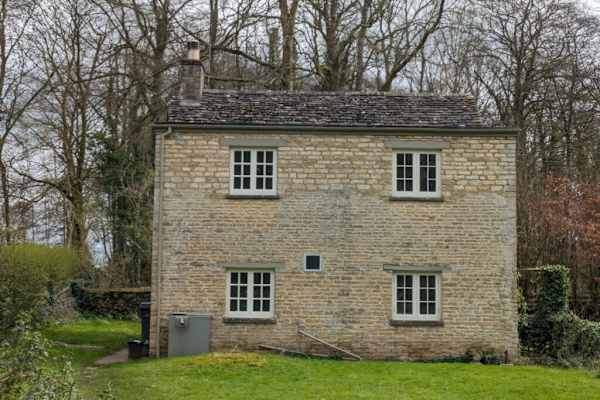 House sit in Cirencester, United Kingdom