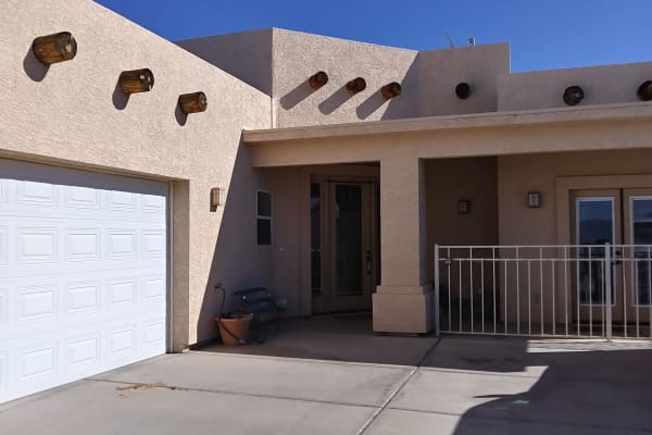 House sit in Bullhead City, AZ, US