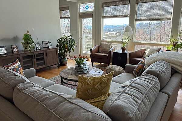 House sit in Asheville, NC, US