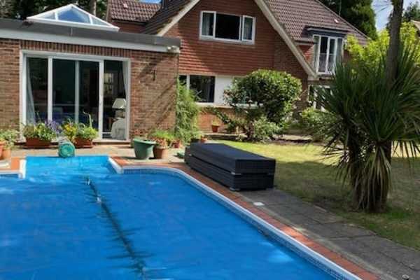 House sit in Camberley, United Kingdom