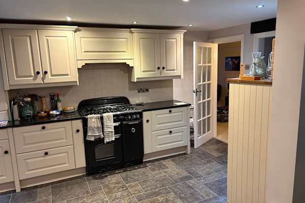 House sit in Dore, United Kingdom