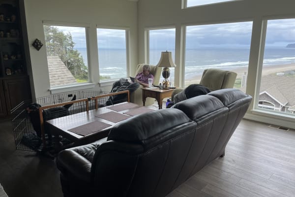 House sit in Pacific City, OR, US
