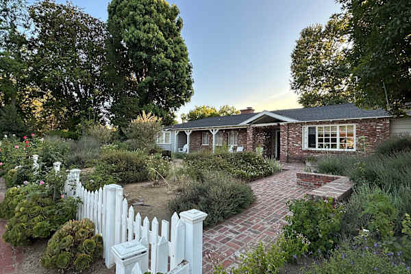 House sit in North Hollywood, CA, US