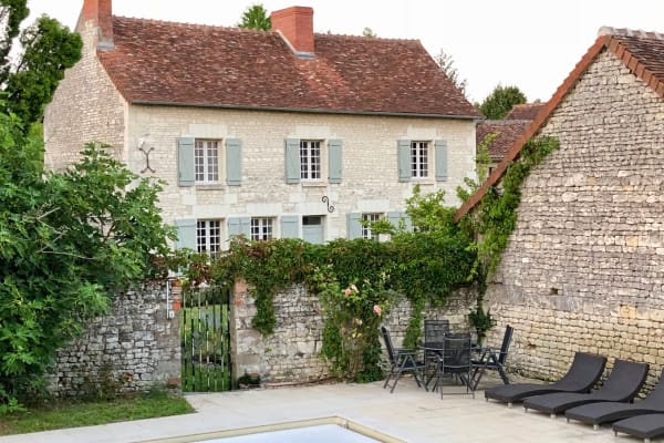 House sit in Chinon, France