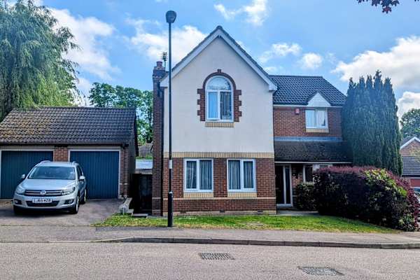 House sit in Crawley, United Kingdom