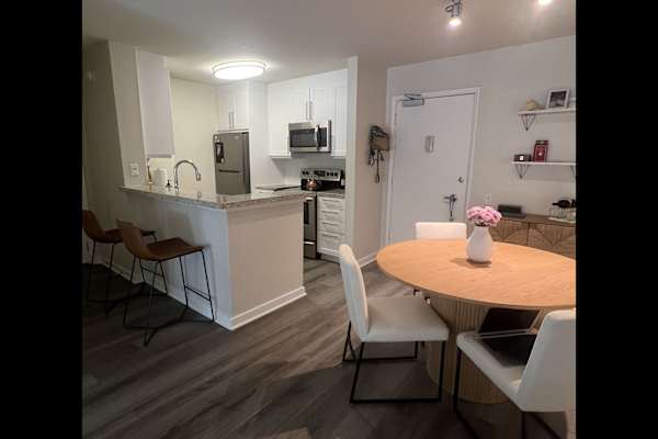 House sit in Coronado, CA, US