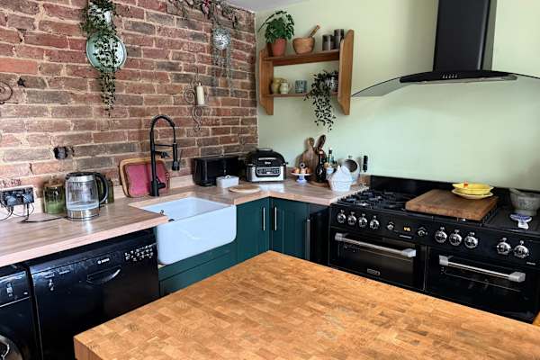 House sit in Farnham, United Kingdom