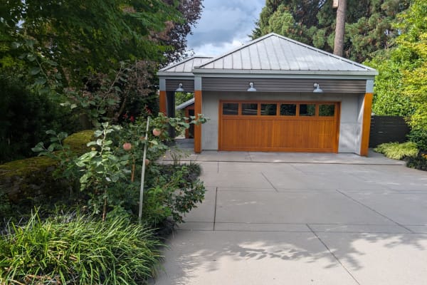 House sit in Bellevue, WA, US