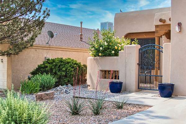 House sit in Albuquerque, NM, US