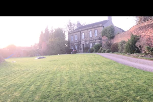 House sit in Almondbury, United Kingdom