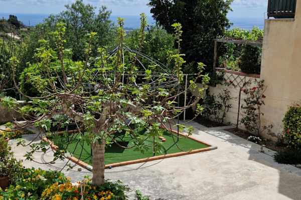 House sit in Mésa Chorió, Cyprus