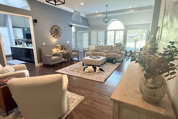 House sit in Leawood, KS, US