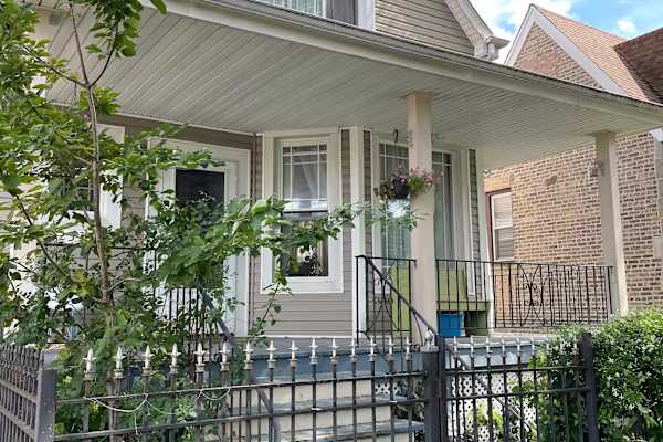 House sit in Chicago, IL, US