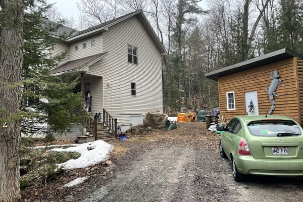 House sit in Chelsea, QC, Canada