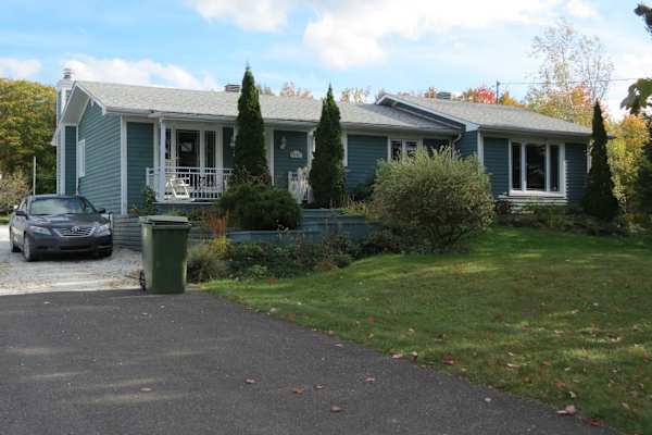 House sit in Waterloo, QC, Canada