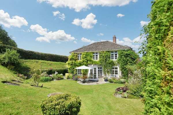 House sit in Blandford Forum, United Kingdom