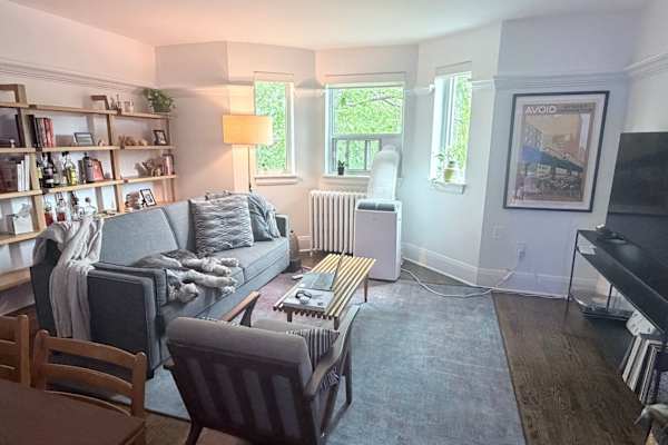 House sit in Roncesvalles, ON, Canada