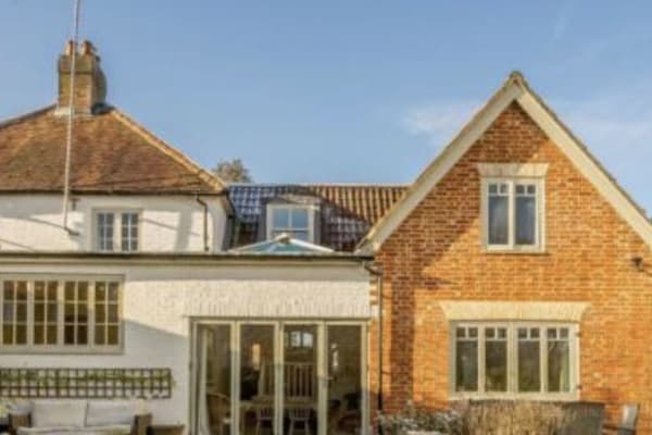 House sit in Farnham, United Kingdom