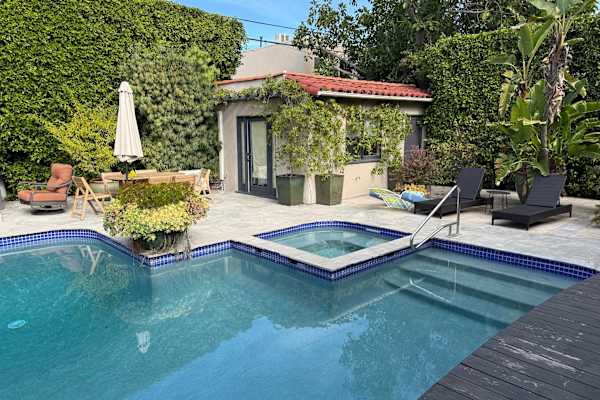 House sit in Los Angeles, CA, US