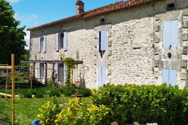 House sit in Bertric-Burée, France