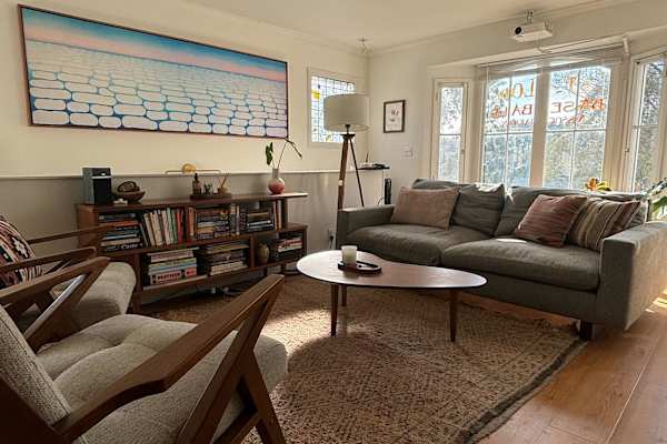 House sit in Los Angeles, CA, US