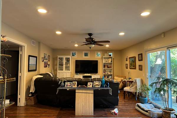 House sit in Northridge, CA, US
