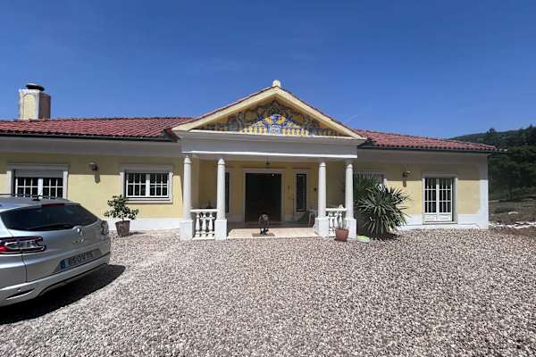 House sit in Alvados, Portugal