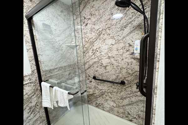 House sit in Watertown, WI, US