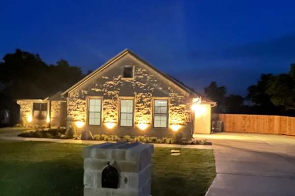 House sit in Cresson, TX, US