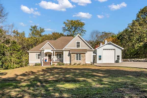 House sit in Franklin, TN, US