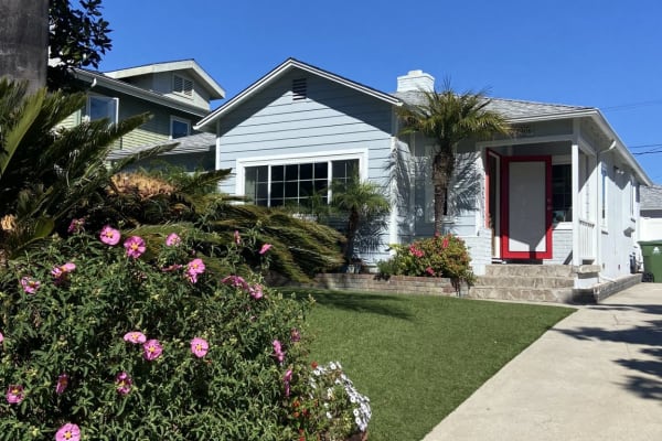 House sit in Los Angeles, CA, US