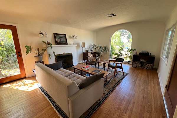 House sit in Los Angeles, CA, US