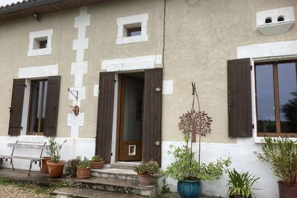 House sit in Chalais, France