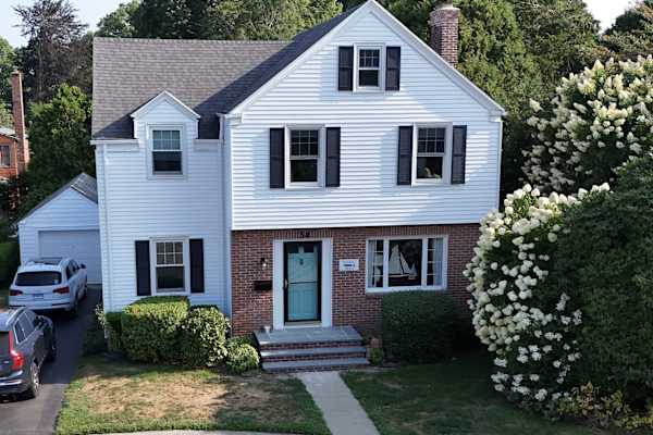 House sit in New London, CT, US