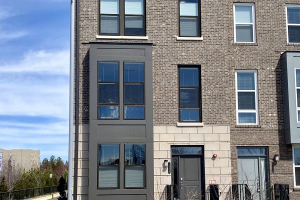 House sit in Herndon, VA, US